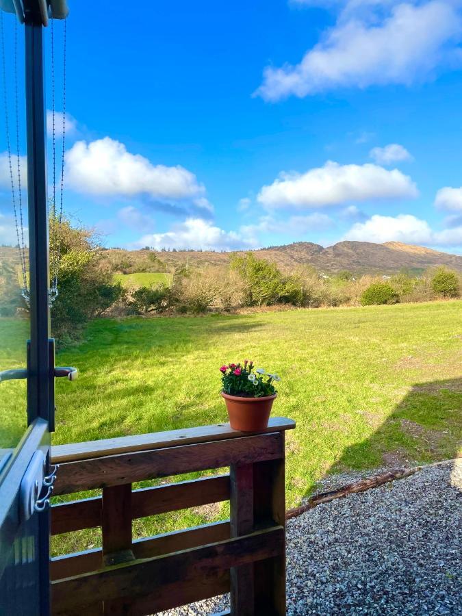 Stepping Stones Glamping Little Red Hotel Bantry Bagian luar foto